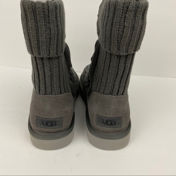 Ugg • Classic Logo Boots - Picture 4 of 9